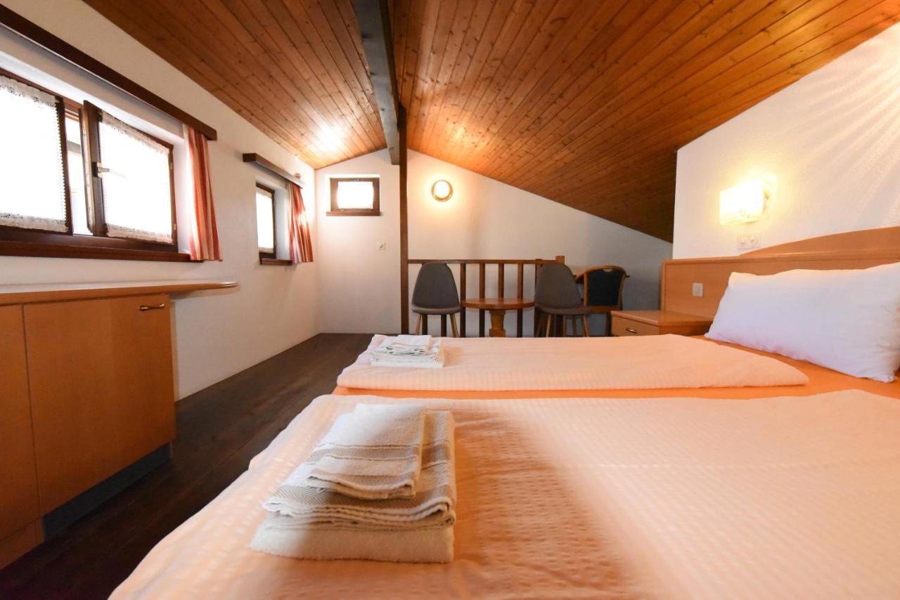 Hotel Pensione Serena Purasca Exterior photo